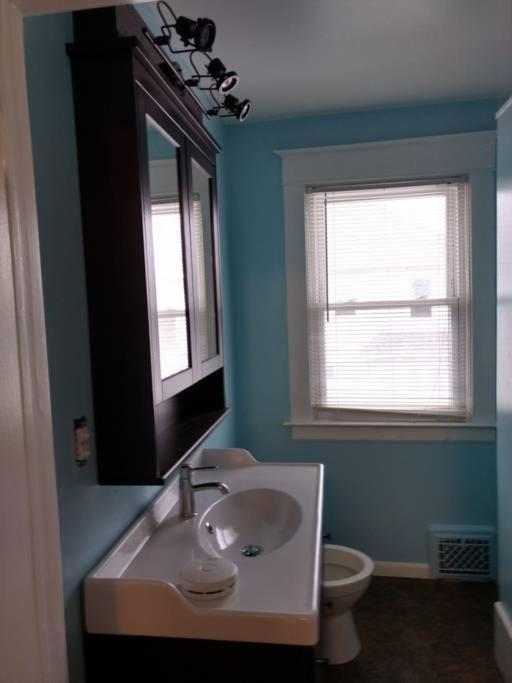 E Michigan Walk Up Furnished 1 Bedroom Apt Ленсинг Экстерьер фото
